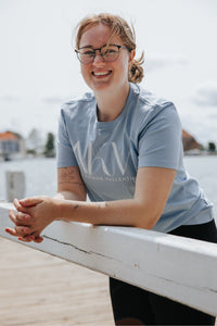 AKV - Himmelblå T-Shirt
